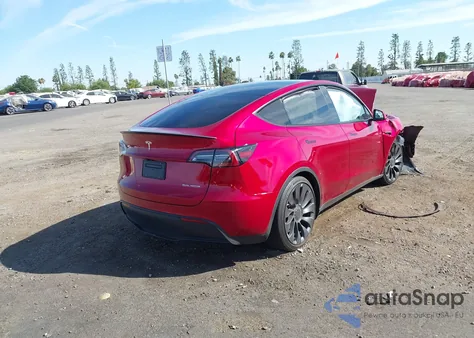 2024 Tesla Model Y Performance Dual Motor All-Wheel Drive z USA, uszkodzony, nr VIN 7SAYGDEF7RF105137